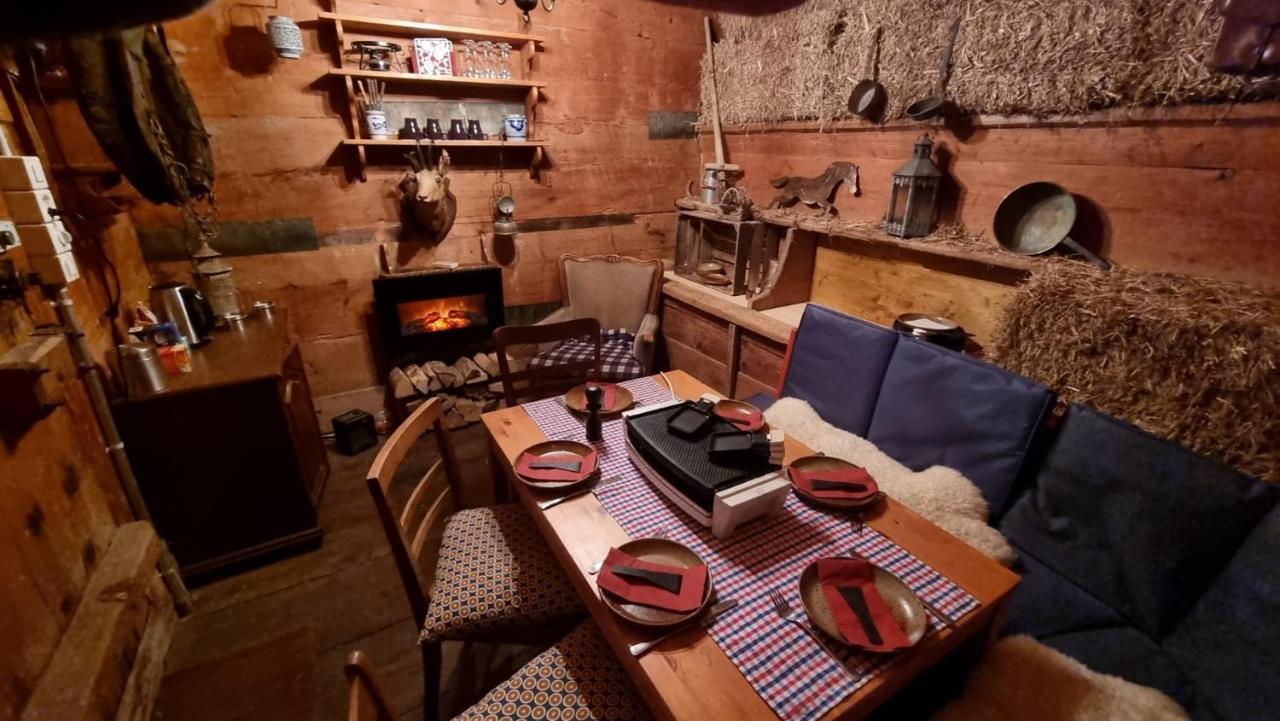 Miramont Horse Trekking Hostel Saicourt ภายนอก รูปภาพ