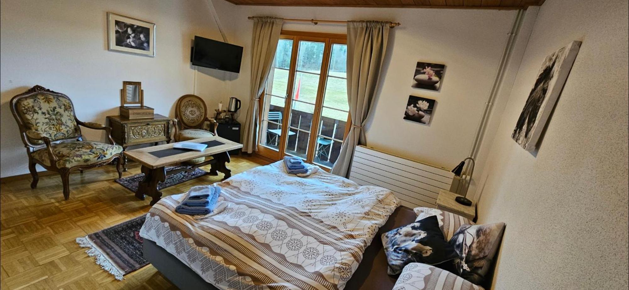 Miramont Horse Trekking Hostel Saicourt ภายนอก รูปภาพ